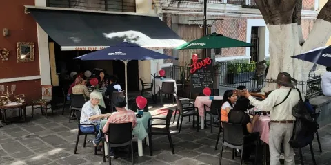 Día del Amor y la Amistad dejará derrama de 950 millones de pesos en Puebla: Canaco