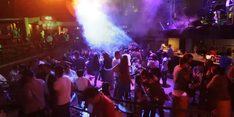 El Congreso respaldó cierre tempranero de bares en la capital y zona conurbada