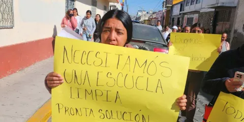 Falta de conserje en kínder Martí genera protestas de madres en Serdán