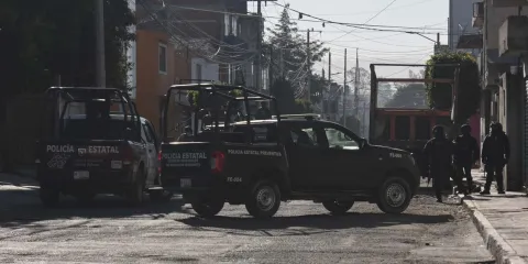 Hallazgo de fosa en Mercado Morelos moviliza a la FGE de Puebla