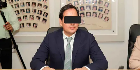 Detienen a Juan Pablo Kuri en el Aeropuerto de Puebla; lo acusan de violencia familiar
