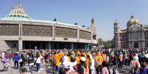 Miles de poblanos llegaron este día a la Basílica Guadalupana