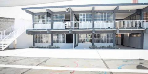 Omar Muñoz entrega más obras de mantenimiento en escuelas públicas 