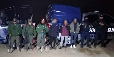 Rescatan con vida a pareja extraviada en la zona de La Malinche 