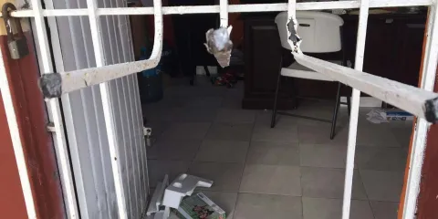 Saquean Telesecundaria en Tecamachalco: Delincuentes dejan sin computadoras a estudiantes