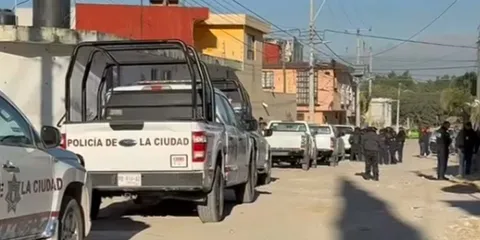 Se impidió abrir tianguis en calles de Guadalupe Hidalgo; confiscan mercancía