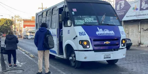 Morena exige fin al “chantaje” de concesionarios del transporte en Puebla