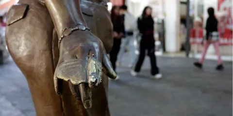 Vándalos han destruido 12 esculturas en la capital
