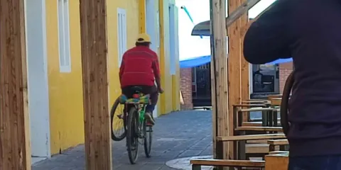 Vecinos y comerciantes de Serdán piden acción ante robos y desorden vial