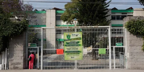 BINE bloqueado y sin clases por cambio de director