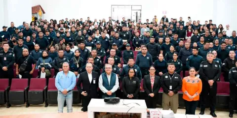 Capacitan a policías y alumnos de Huauchinango en seguridad y entonos seguros