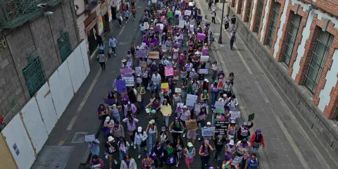 Marcha del 8M en Puebla exige justicia por feminicidios y desapariciones