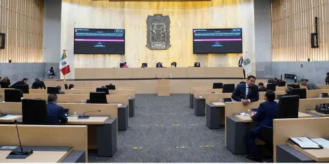 Morena aprueba reforma en Puebla para usar recursos públicos en reparación de inmuebles privados