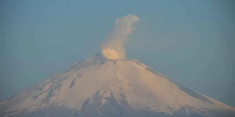 Entre danzas y ofrendas, comunidades de Atlixco rinden homenaje al volcán Popocatépetl