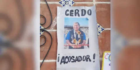“Cerdo acosador”: exhiben a delegado del Bienestar en Atlixco durante marcha del 8M