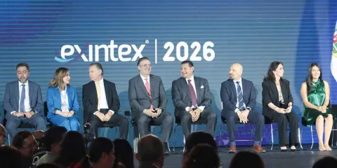 México inicia revisión del T-MEC con EU; buscan fortalecer producción regional