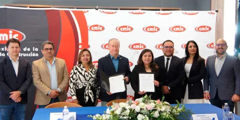 CMIC Puebla firma convenio con IEXE Universidad para profesionalizar al sector constructor