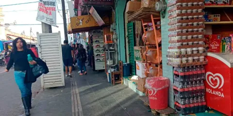 Con avisos de multa a comerciantes arranca "limpia" de banquetas en Texmelucan 