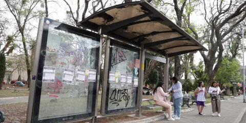 La petición municipal para concesionar paraderos aún respira en el Congreso