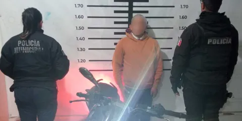 Detienen en Texmelucan a sujeto que se paseaba en moto robada