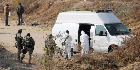 Tiran cuerpo desmembrado en bolsas en Xochimehuacán