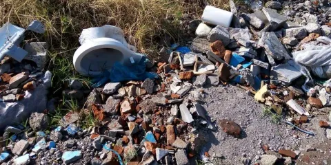 Tirar escombros en barrancas de Puebla podría costar hasta 10 mil pesos
