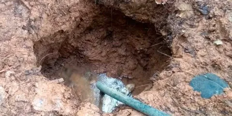 Huyen huachicoleros al ser descubiertos en San Cristóbal Tepatlaxco