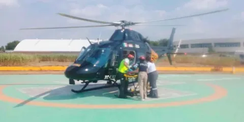 Trasladan en ambulancia aérea a mujer con embarazo gemelar de alto riesgo desde Cuetzalan a Puebla