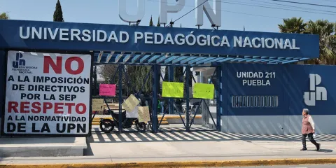Estudiantes de UPN Puebla toman instalaciones por presunta imposición de directivos