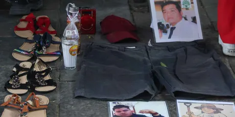 Entre velas y pancartas, madres buscadoras alzan la voz en Puebla