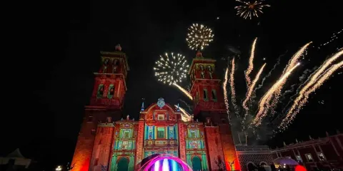 Arrancó el Festival de La Luz Glow con gran respuesta del público en la capital poblana