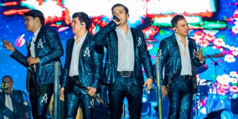 La Arrolladora puso a bailar y cantar a miles de fans en el Teatro del Pueblo