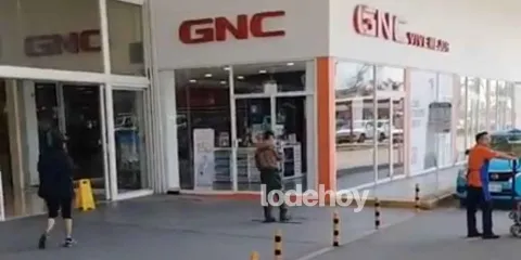 Guardia frustra robo de motocicleta en Plaza Crystal de Texmelucan y se gana reconocimiento