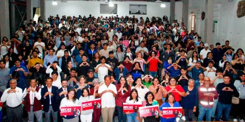 San Pedro Cholula entrega 500 Becas Quetzalcóatl a universitarios para impulsar su educación