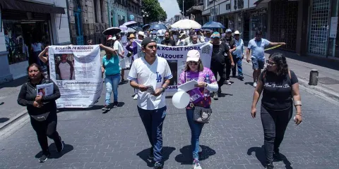 Familias marchan en Puebla para exigir aparición de Danna y Mario