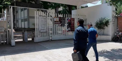 Instalan detectores de metales en el CENHCH tras amenaza a docentes en Puebla