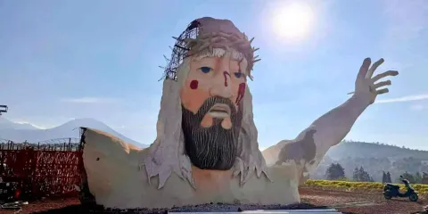 Cristo Roto en Chalchicomula avanza: concluyen cimentación para escultura monumental