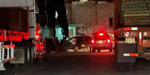 Ejecutan a joven en autolavado de Tecamachalco; murió en el hospital