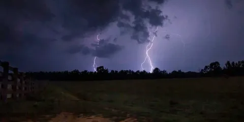 Viento y granizo azotó esta noche a Atlixco