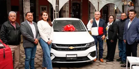 Huauchinango entregó auto a la ganadora del Sorteo Predial 2026 