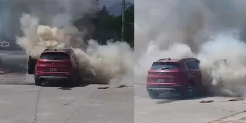 Camioneta se incendia durante prueba mecánica en Tehuacán; fuego la consume por completo