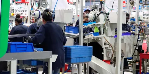 Menos salario y personal asegurado en la industria de la transformación durante 2026