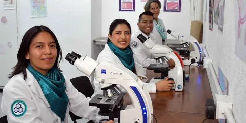 Estudiantes de la BUAP avanzan a Infomatrix 2026 con proyecto sobre giardiasis
