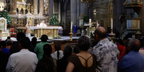 Perdón y esperanza, el llamado del obispo a los poblanos durante la Divina Misericordia 