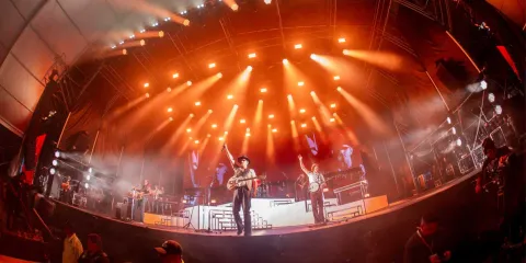 A reventar el Teatro del Pueblo con Morat; una locura musical su concierto 