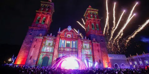 Glow México 2026 llega a su fin en Puebla; arte digital y luces gratis