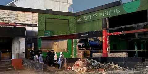Trabajadores hallan restos humanos dentro de una cisterna en locales de la avenida Juárez