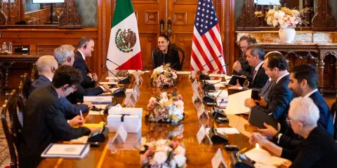 México y EU negocian T-MEC: automotriz abre diálogo clave