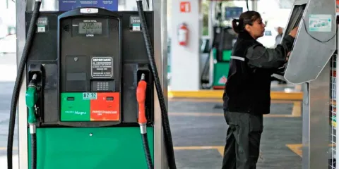 Van más estímulos al combustible para evitar "gasolinazo"