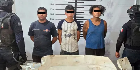Atrapan a tres ladrones de autopartes en Texmelucan